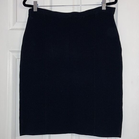 Clavin Klein skirt, Size Large - Picture 2 of 4